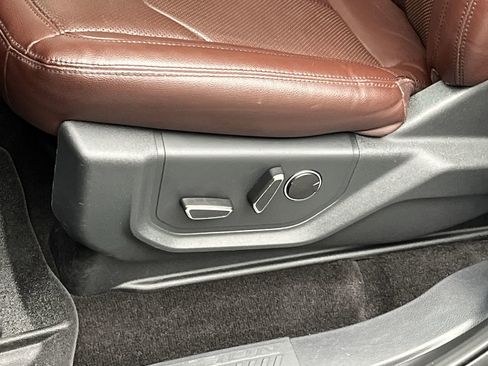 Used 2022 Ford Expedition Limited image 13