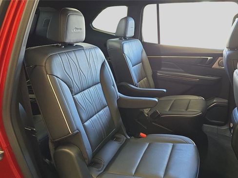 Used 2025 Buick Enclave Avenir w/ Super Cruise Package image 14