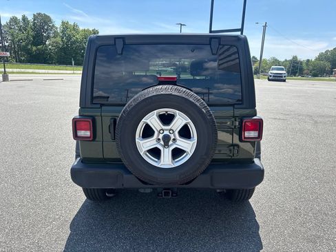 Used 2021 Jeep Wrangler Sport AWD/4WD image 7