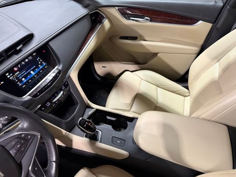 Used 2018 Cadillac XT5 Luxury w/ Driver Awareness Package image 33