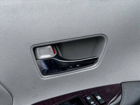 Used 2014 Toyota Sienna XLE FWD image 22