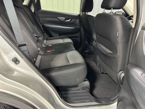 Used 2017 Nissan Rogue SV image 8