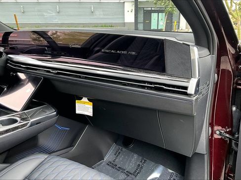 New 2026 Cadillac Escalade IQL Luxury w/ LPO, Floor Liner Package AWD/4WD image 33