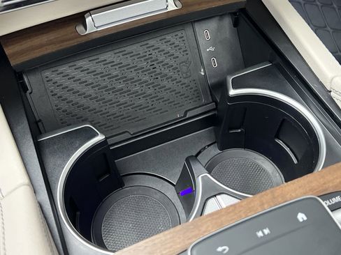 Certified 2025 Mercedes-Benz GLS 450 4MATIC image 43