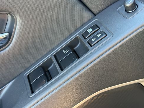 Used 2023 Nissan Frontier SV w/ SV Convenience Package image 26