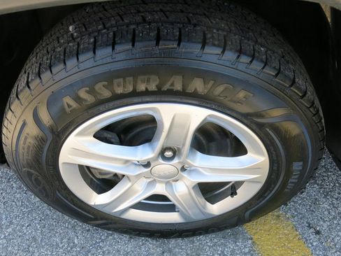 Used 2024 Jeep Compass Sport AWD/4WD image 32