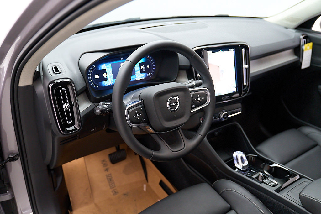 New 2026 Volvo XC40 B5 Plus w/ Climate Package AWD/4WD image 13