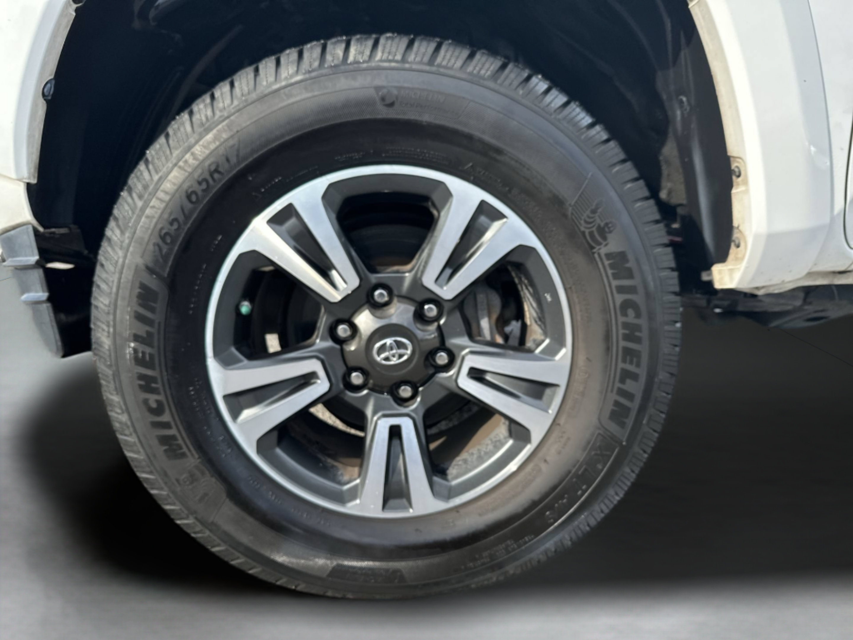 Used 2017 Toyota Tacoma TRD Sport w/ Tow Package (A/T) AWD/4WD image 27