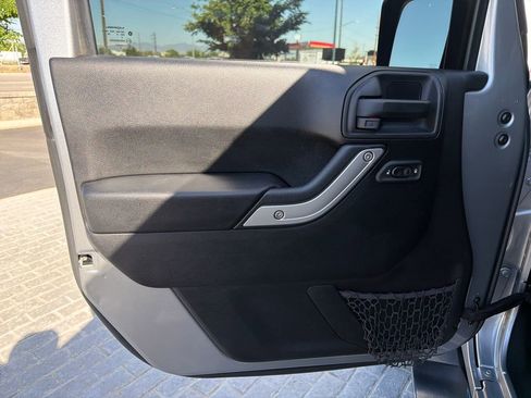 Used 2016 Jeep Wrangler Unlimited Sahara w/ Connectivity Group AWD/4WD image 10