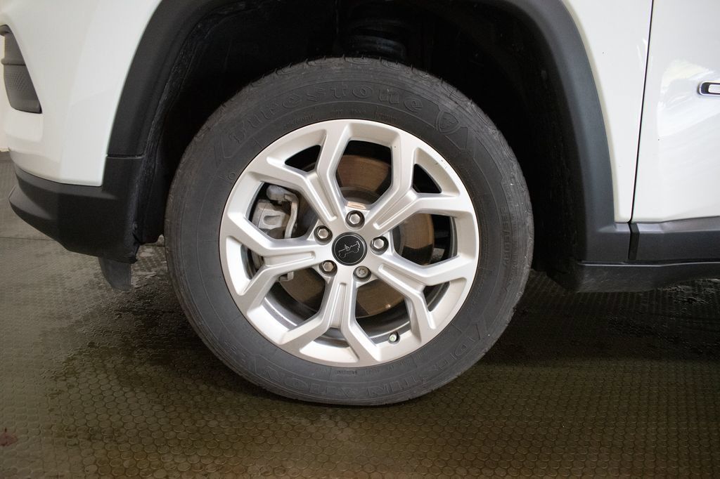 Used 2025 Jeep Compass Sport AWD/4WD image 9