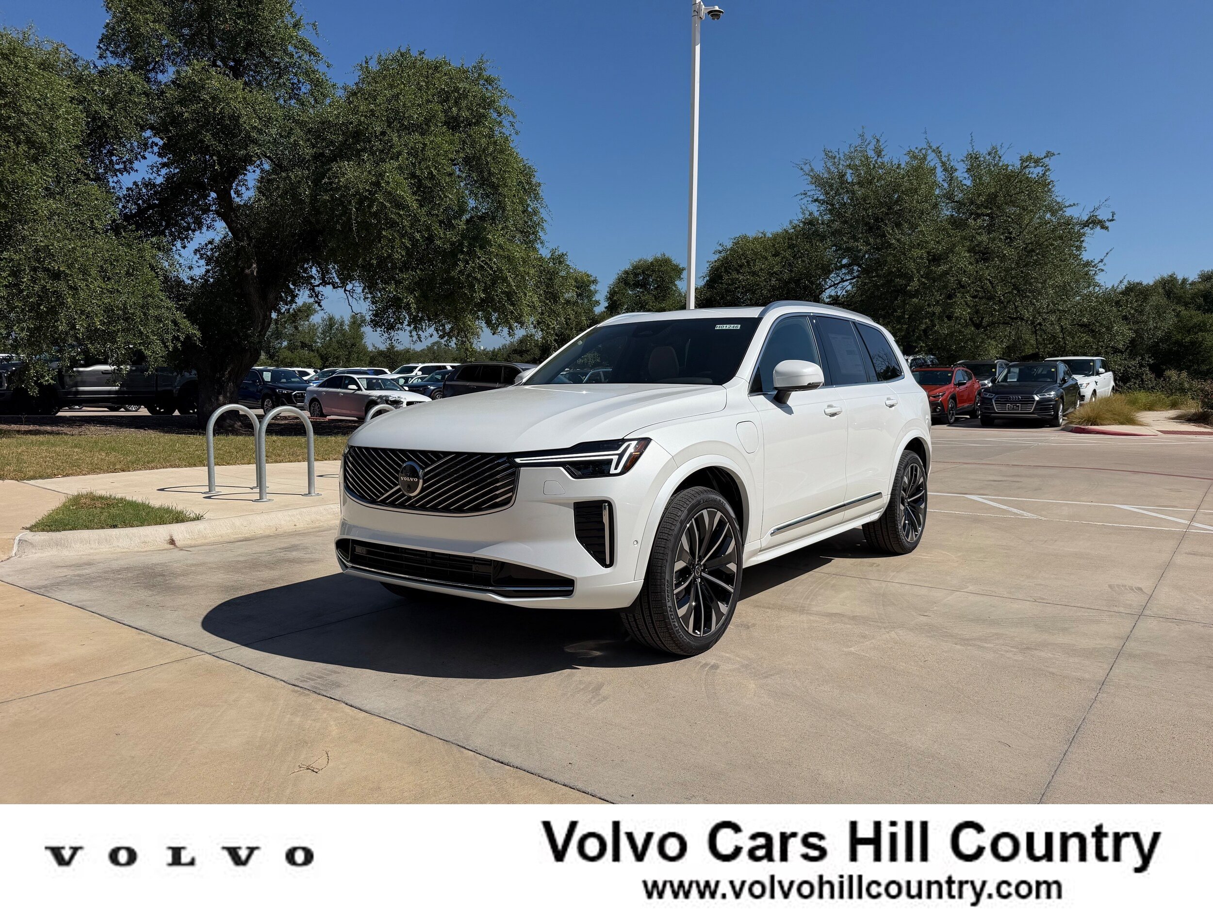 New 2026 Volvo XC90 T8 Plus w/ Protection Package Premier AWD/4WD image 1