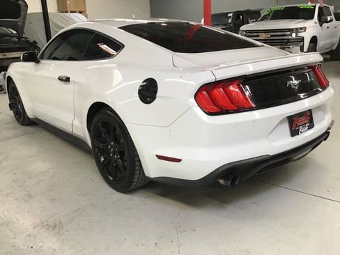 Used 2018 Ford Mustang Coupe RWD image 7