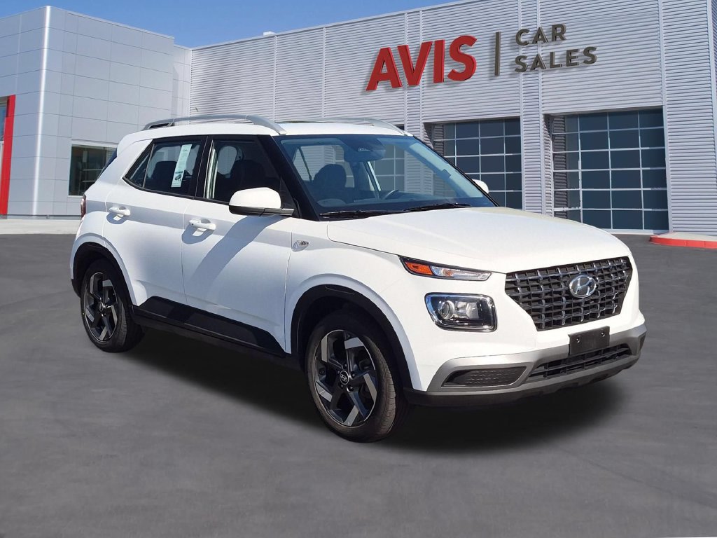 Used 2025 Hyundai Venue SEL FWD image 3