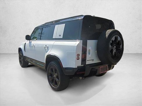 Used 2023 Land Rover Defender 110 X-Dynamic SE image 7