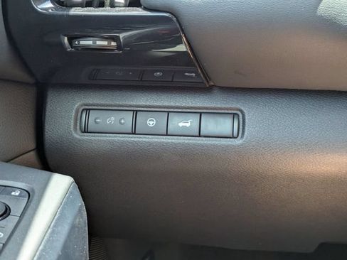 Used 2025 Nissan Pathfinder SV FWD image 29