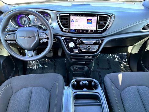 Used 2024 Chrysler Pacifica Touring FWD image 23