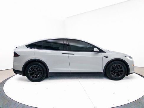 Used 2022 Tesla Model X image 32