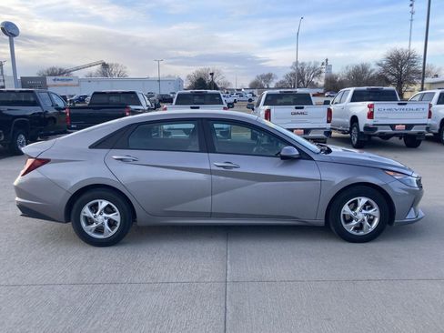 Used 2023 Hyundai Elantra SE image 5