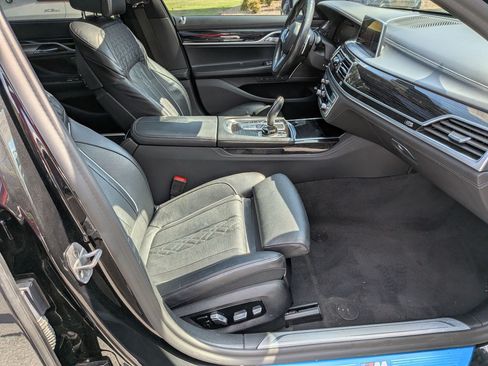 Used 2022 BMW 750i xDrive w/ Executive Package AWD/4WD image 40