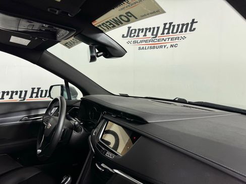 Used 2024 Cadillac XT6 Luxury FWD image 34