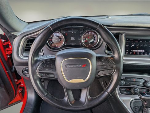 Used 2020 Dodge Challenger SXT RWD image 13
