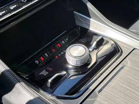 Used 2024 Jeep Wagoneer Series III image 13