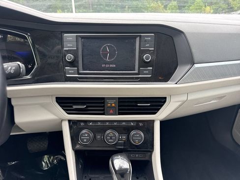 Used 2023 Volkswagen Jetta SE FWD image 18