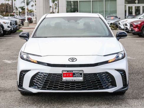 New 2026 Toyota Camry Hybrid FWD image 2