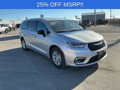 New 2026 Chrysler Pacifica Select