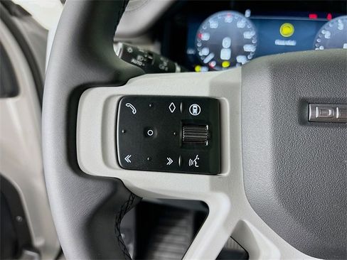 New 2026 Land Rover Defender 130 X-Dynamic SE image 10
