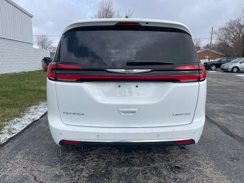 Used 2024 Chrysler Pacifica Limited FWD image 7
