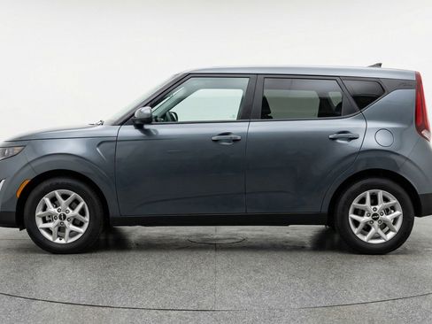 Used 2025 Kia Soul LX w/ LX Technology Package FWD image 5