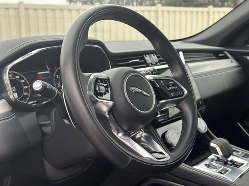 Used 2024 Jaguar F-PACE R-Dynamic S image 17