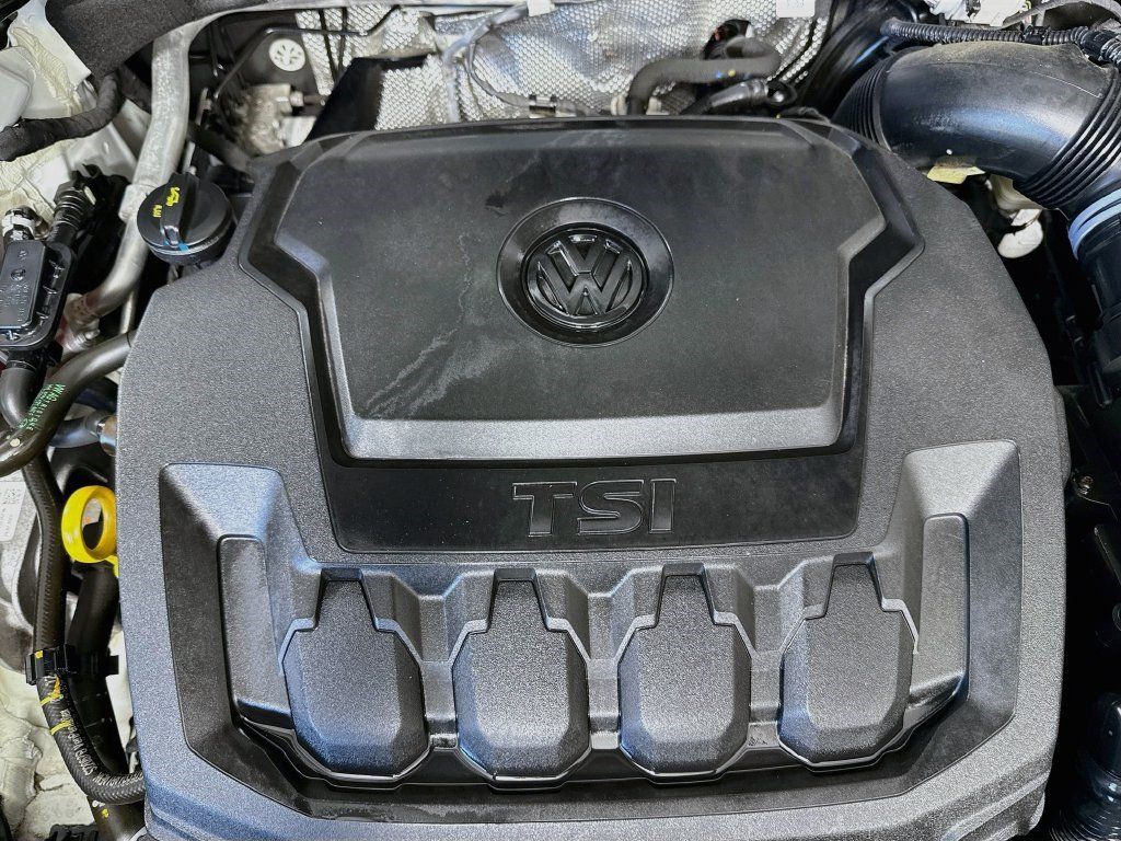 Used 2021 Volkswagen Tiguan SE AWD/4WD image 38