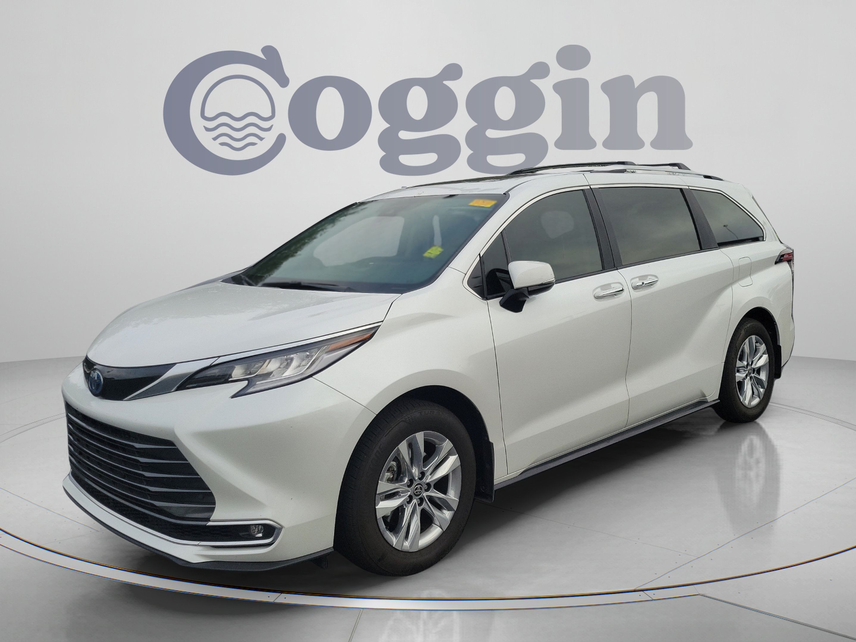 Certified 2025 Toyota Sienna Limited FWD image 1