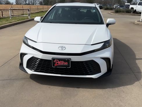 Used 2025 Toyota Camry SE FWD image 4