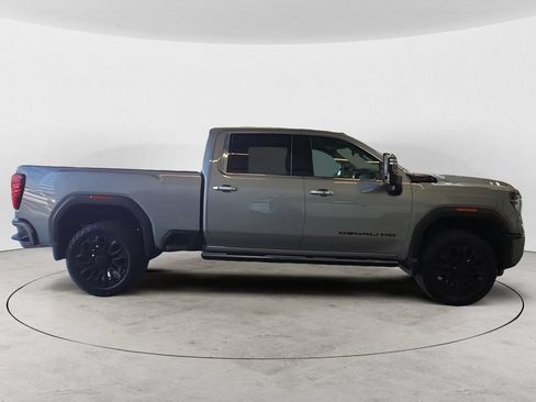 Certified 2026 GMC Sierra 2500 Denali w/ LPO, Black Badging Package AWD/4WD image 4