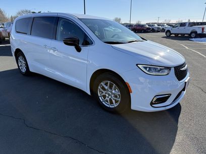 Used 2024 Chrysler Pacifica Touring-L