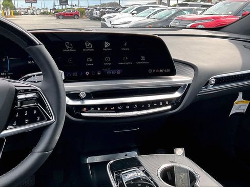 Used 2024 Cadillac Lyriq Luxury AWD/4WD image 9