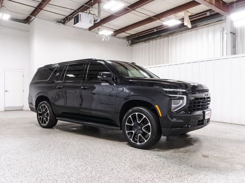 Used 2026 Chevrolet Suburban RST w/ Comfort Package AWD/4WD image 1