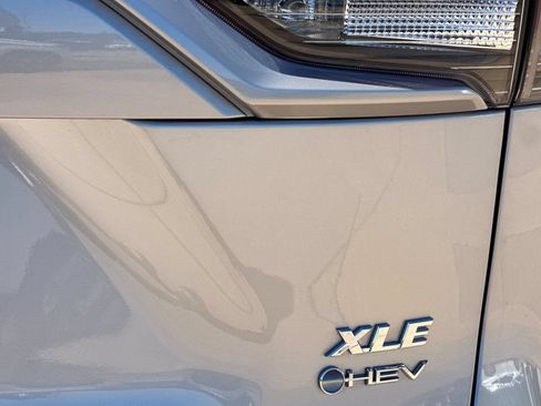 Used 2025 Toyota RAV4 XLE AWD/4WD image 33