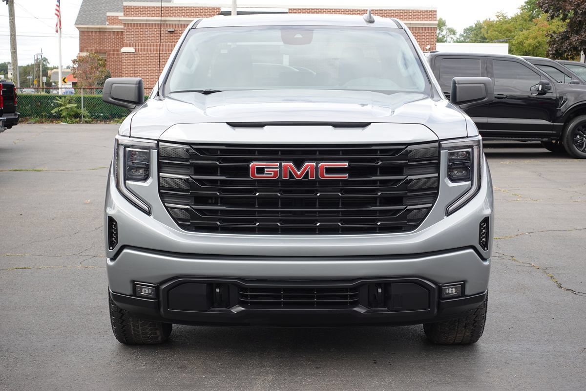 Used 2025 GMC Sierra 1500 Elevation AWD/4WD image 5