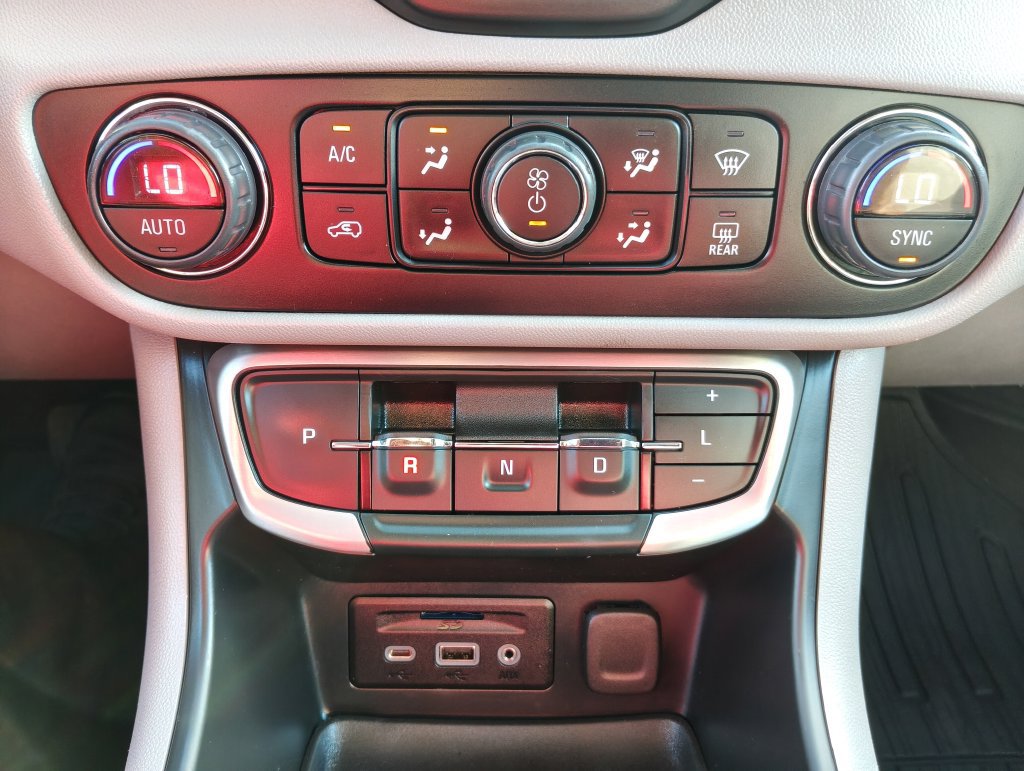 Used 2024 GMC Terrain SLT w/ LPO, Floor Liner Package AWD/4WD image 26