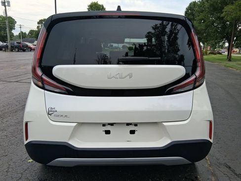 Used 2024 Kia Soul LX w/ Option Group 015 FWD image 4