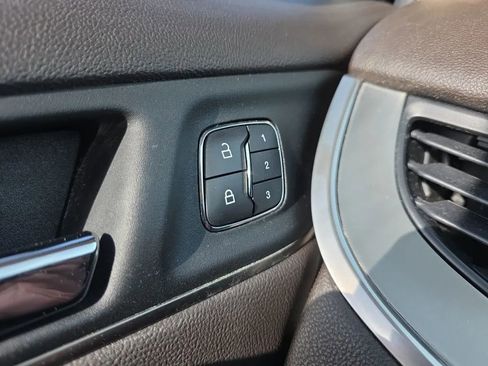 Used 2017 Lincoln MKC Premiere image 25