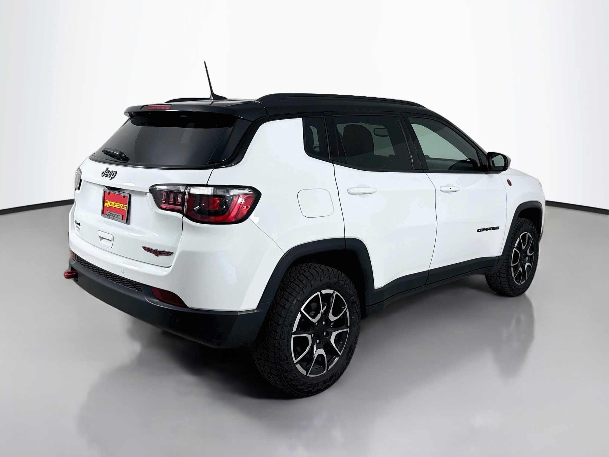 Used 2024 Jeep Compass Trailhawk AWD/4WD image 8