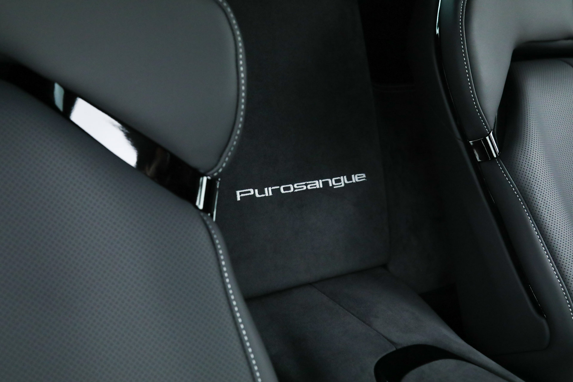 Used 2025 Ferrari Purosangue AWD/4WD image 28