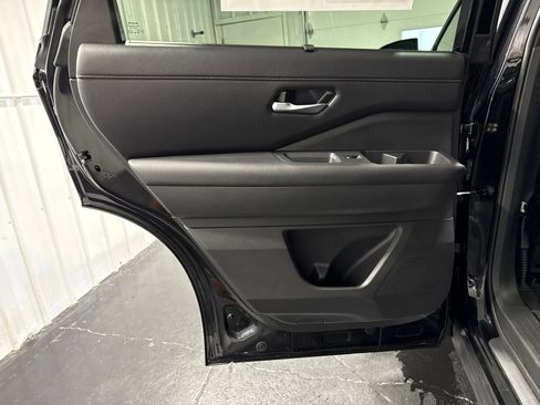 Used 2025 Nissan Pathfinder SL AWD/4WD image 18