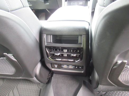 Used 2024 Jeep Grand Cherokee Limited w/ Black Appearance Package RWD image 32