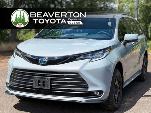 Used 2025 Toyota Sienna XLE Woodland Edition AWD/4WD image 1